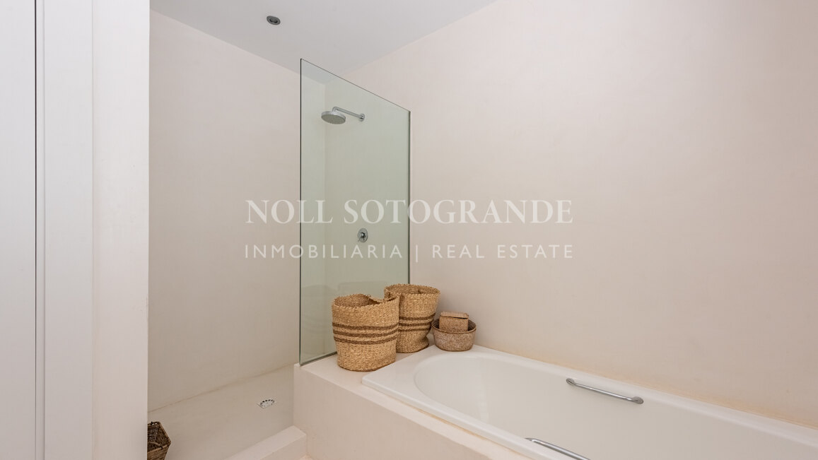 Beeindruckendes 5‑Schlafzimmer-Doppelhaus in Polo Gardens, Sotogrande Costa