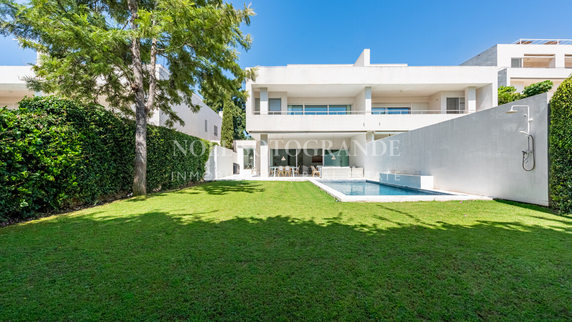 Beeindruckendes 5‑Schlafzimmer-Doppelhaus in Polo Gardens, Sotogrande Costa