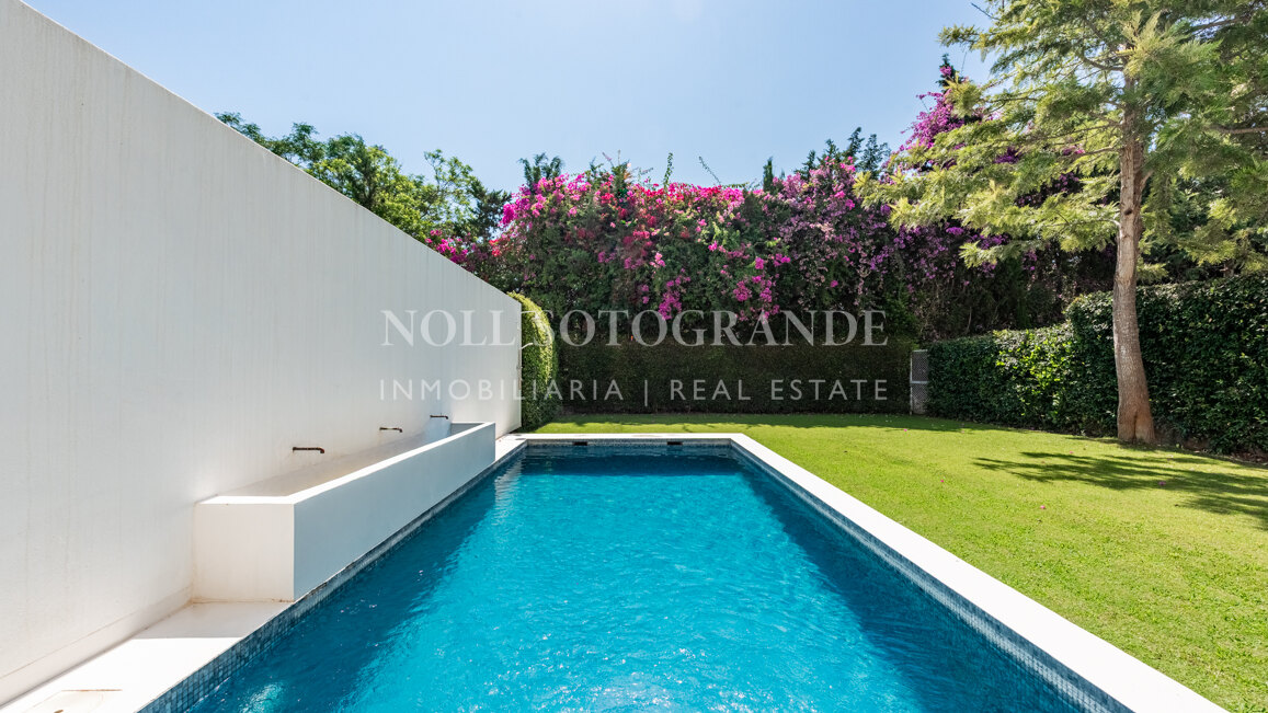 Beeindruckendes 5‑Schlafzimmer-Doppelhaus in Polo Gardens, Sotogrande Costa