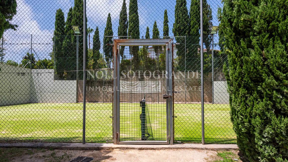 Beeindruckendes 5‑Schlafzimmer-Doppelhaus in Polo Gardens, Sotogrande Costa