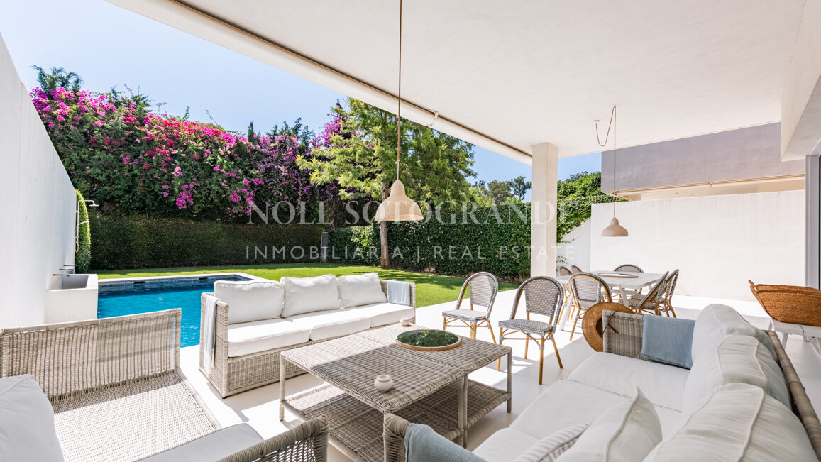 Beeindruckendes 5‑Schlafzimmer-Doppelhaus in Polo Gardens, Sotogrande Costa