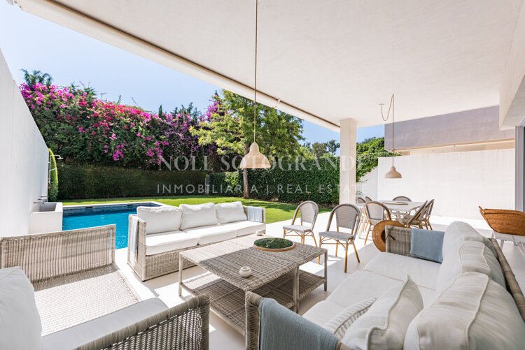 Impresionante casa adosada de 5 dormitorios en Polo Gardens, Sotogrande Costa