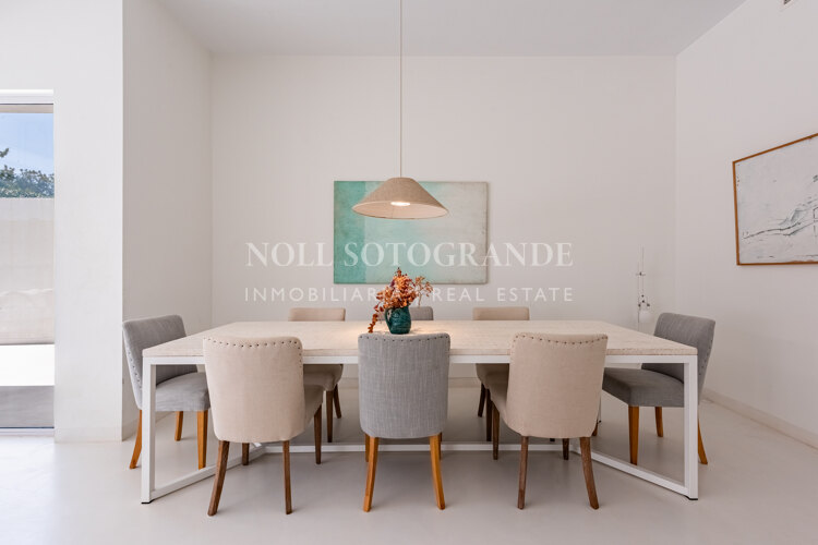 Impresionante casa adosada de 5 dormitorios en Polo Gardens, Sotogrande Costa