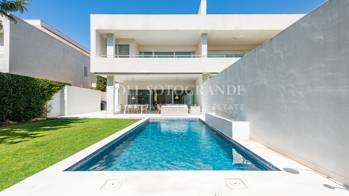 Beeindruckendes 5‑Schlafzimmer-Doppelhaus in Polo Gardens, Sotogrande Costa
