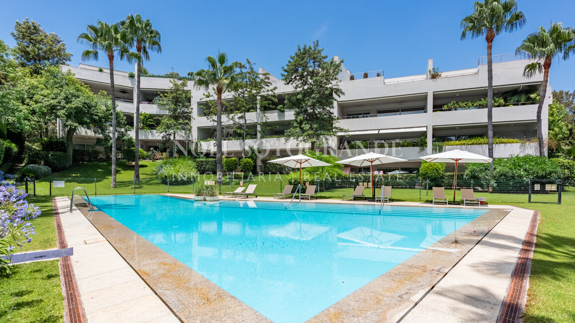 Beeindruckendes 5‑Schlafzimmer-Doppelhaus in Polo Gardens, Sotogrande Costa