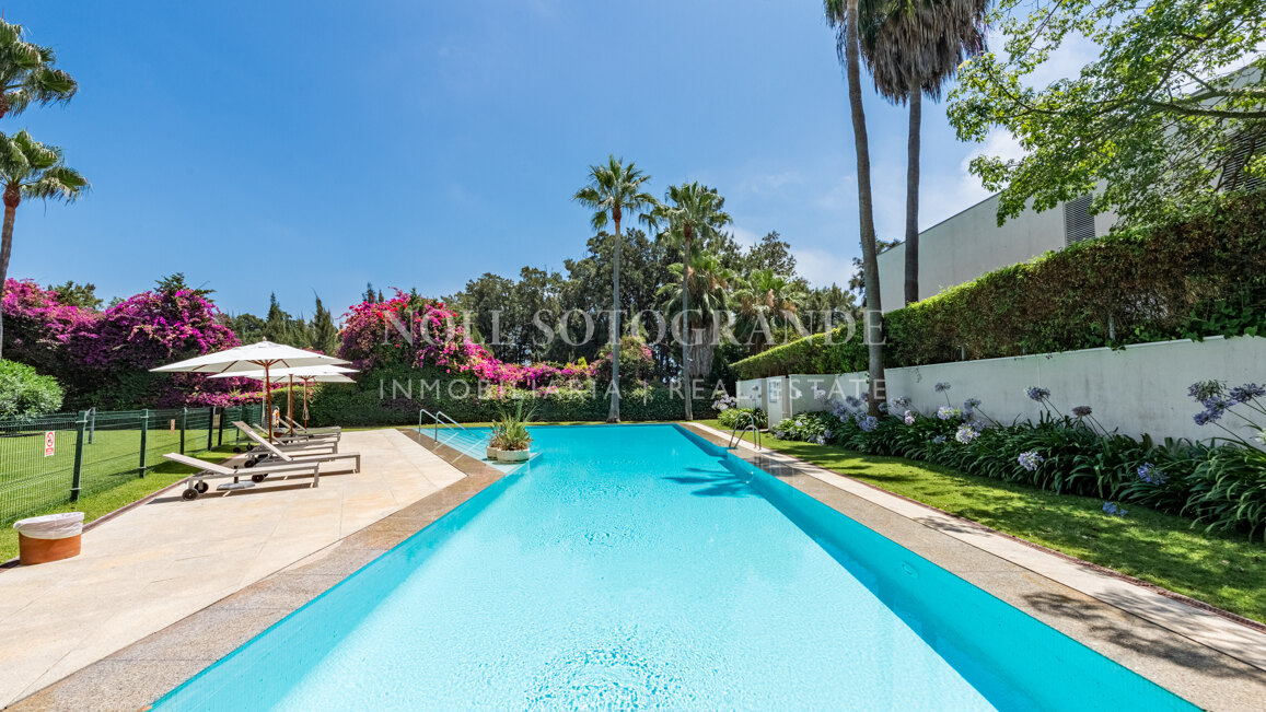 Beeindruckendes 5‑Schlafzimmer-Doppelhaus in Polo Gardens, Sotogrande Costa