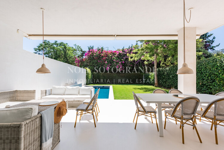 Impresionante casa adosada de 5 dormitorios en Polo Gardens, Sotogrande Costa