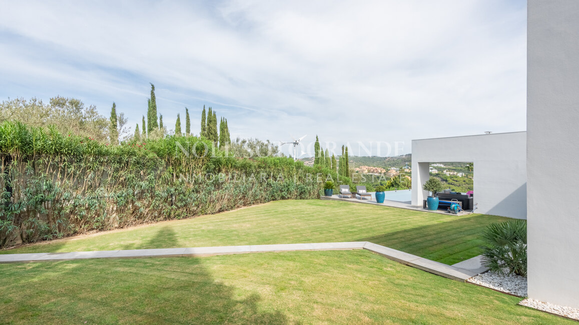 Moderne Villa zu verkaufen Sotogrande Alto in der Nähe von International School & SO Hotel