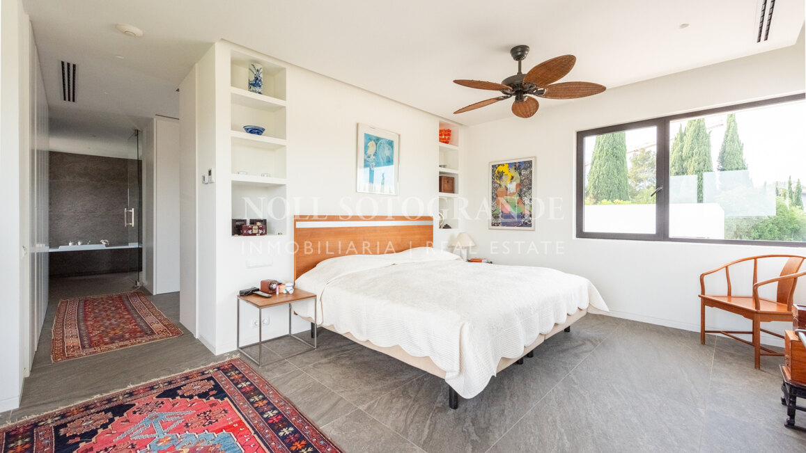 Moderne Villa zu verkaufen Sotogrande Alto in der Nähe von International School & SO Hotel