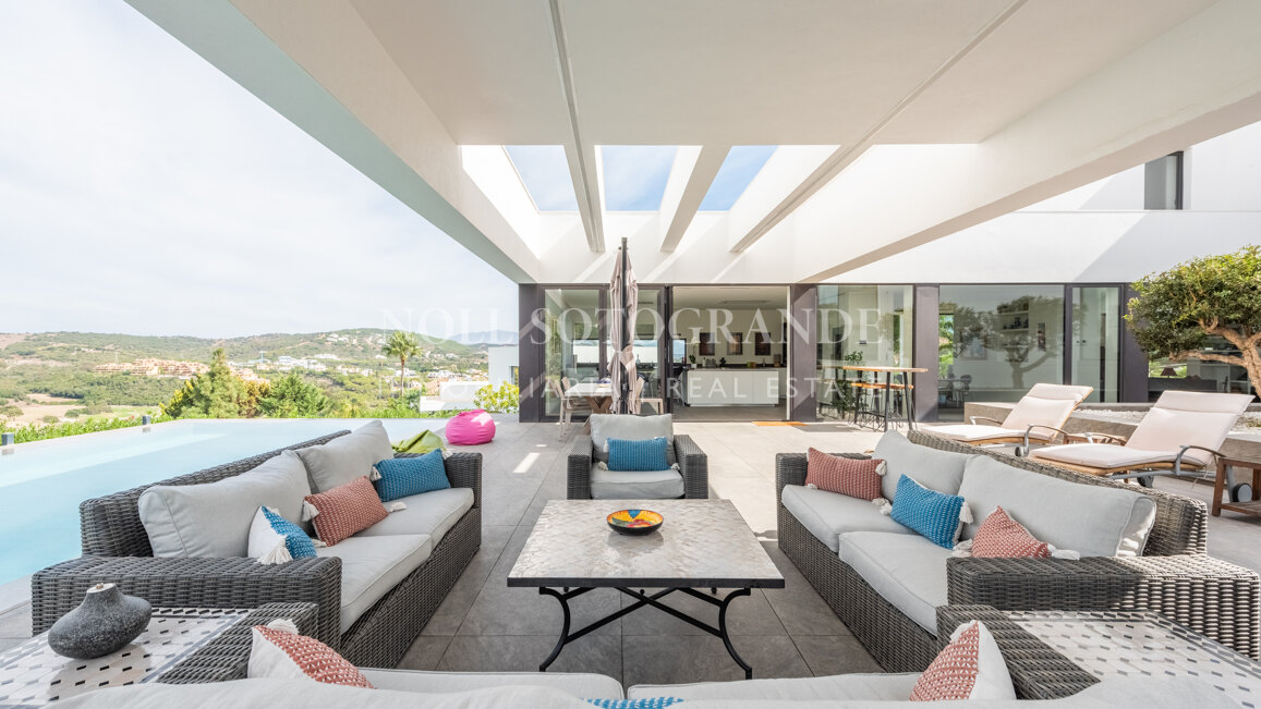 Moderne Villa zu verkaufen Sotogrande Alto in der Nähe von International School & SO Hotel
