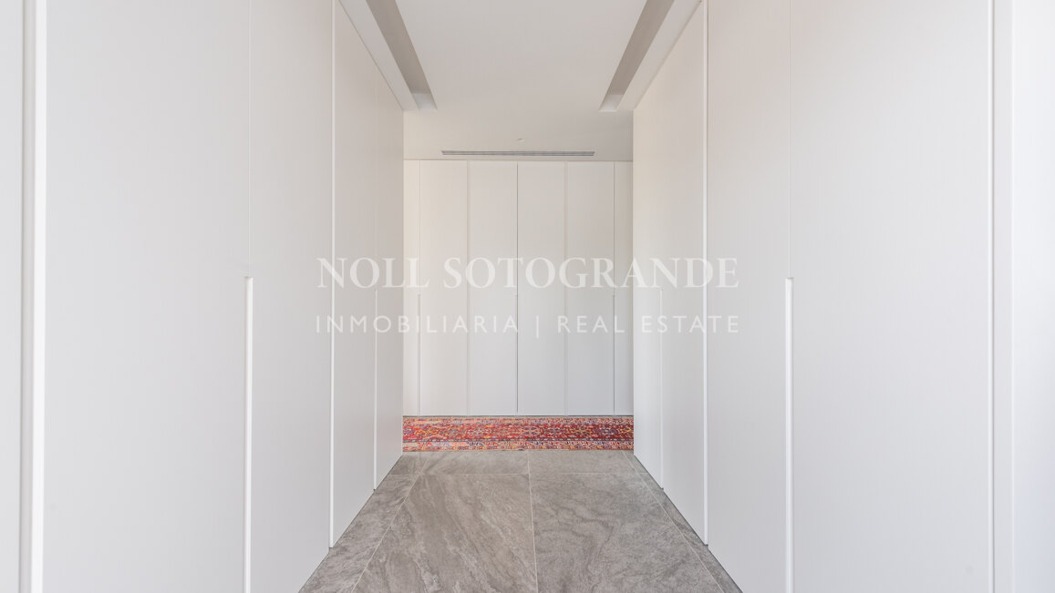 Moderne Villa zu verkaufen Sotogrande Alto in der Nähe von International School & SO Hotel