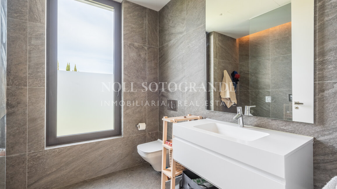 Moderne Villa zu verkaufen Sotogrande Alto in der Nähe von International School & SO Hotel