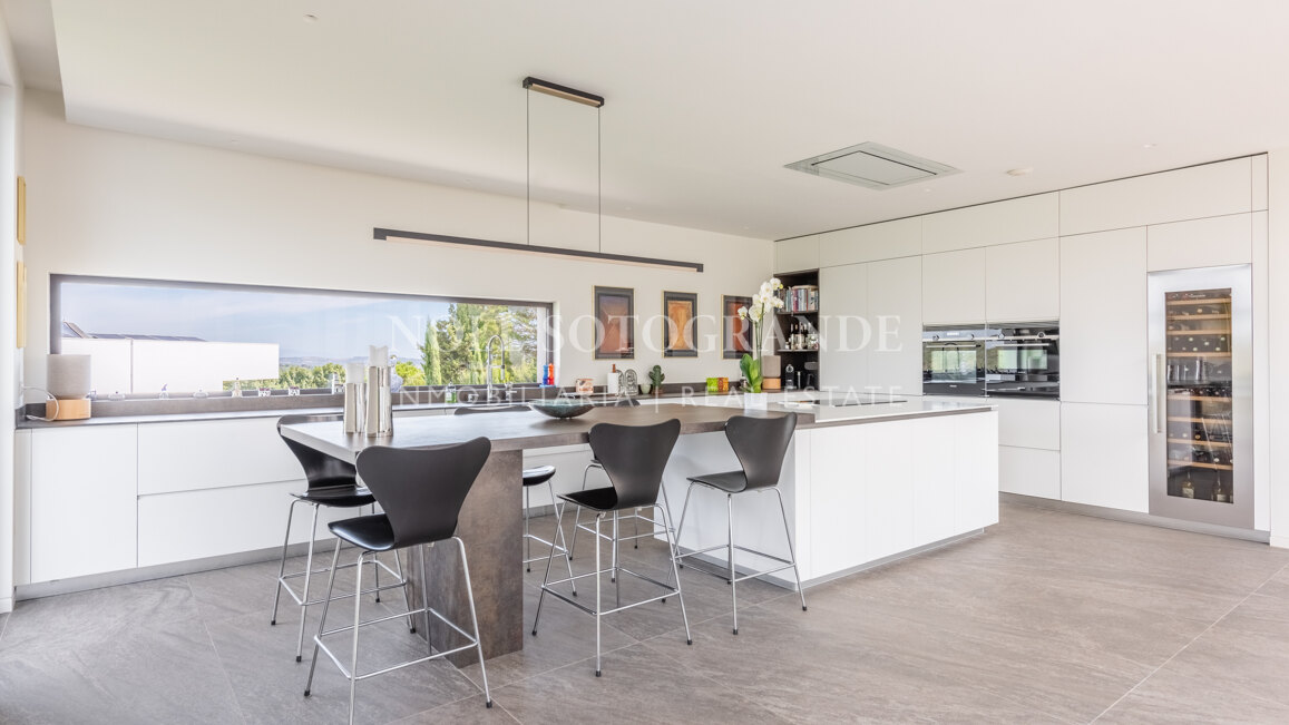 Moderne Villa zu verkaufen Sotogrande Alto in der Nähe von International School & SO Hotel