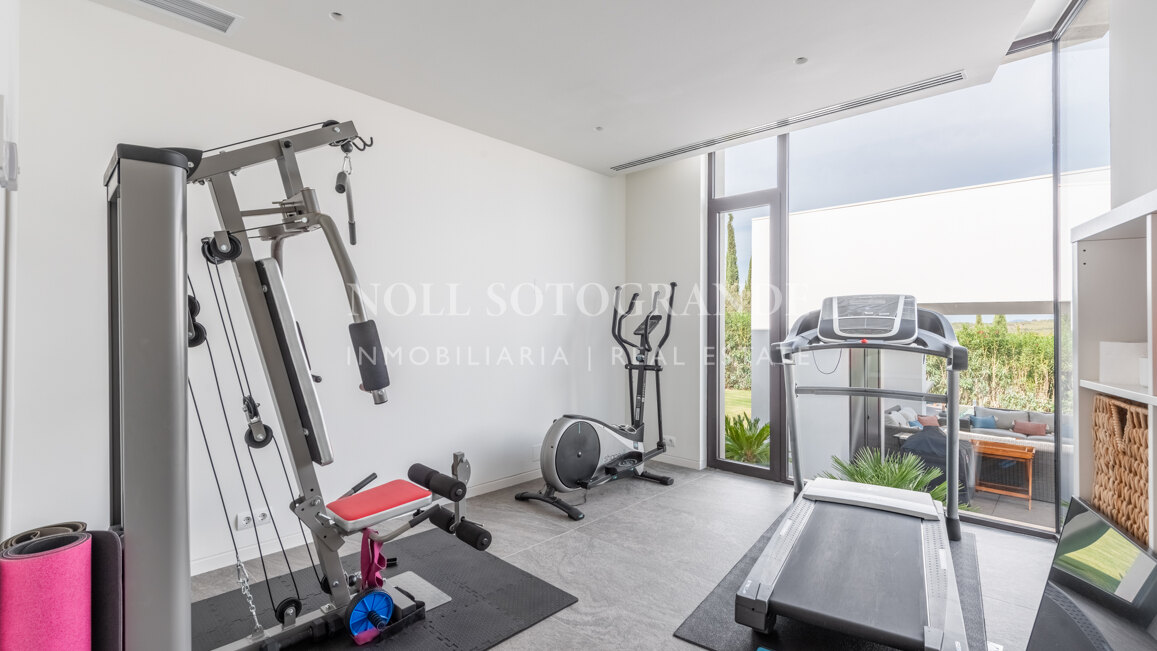 Moderne Villa zu verkaufen Sotogrande Alto in der Nähe von International School & SO Hotel