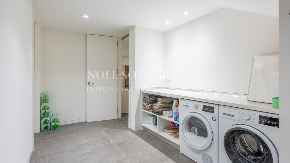 Moderne Villa zu verkaufen Sotogrande Alto in der Nähe von International School & SO Hotel