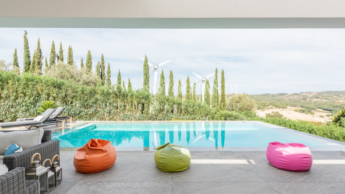 Moderne Villa zu verkaufen Sotogrande Alto in der Nähe von International School & SO Hotel