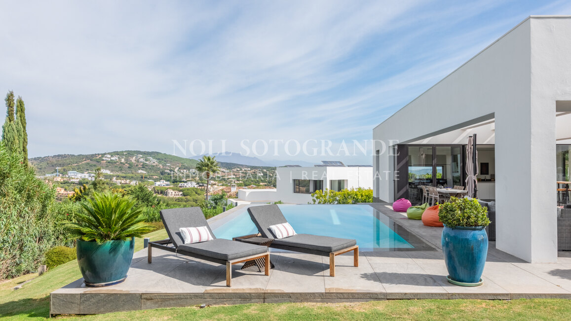 Moderne Villa zu verkaufen Sotogrande Alto in der Nähe von International School & SO Hotel