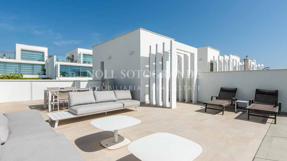 Stilvolles Townhouse mit spektakulärem Panoramablick bis zum Meer