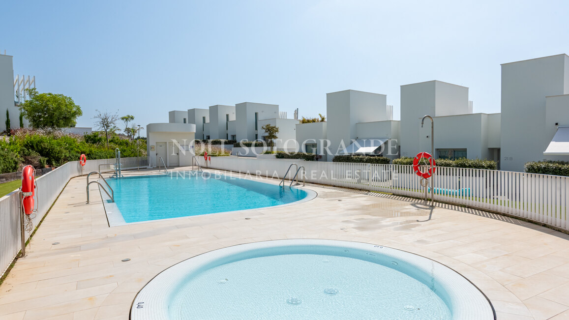 Stilvolles Townhouse mit spektakulärem Panoramablick bis zum Meer