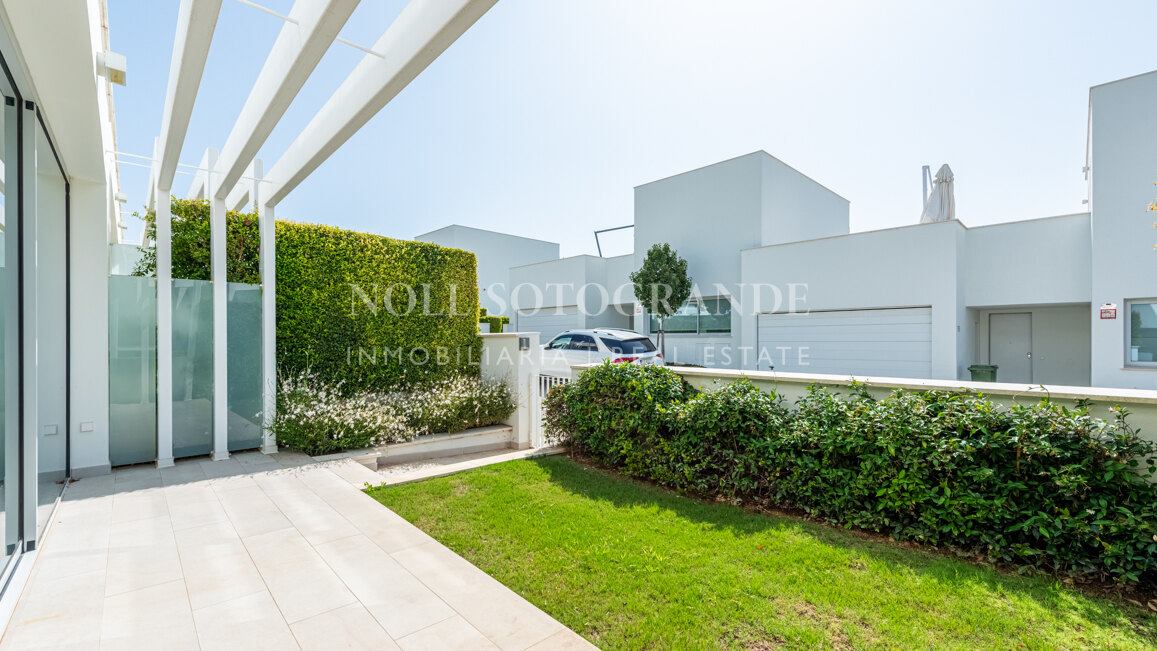 Stilvolles Townhouse mit spektakulärem Panoramablick bis zum Meer