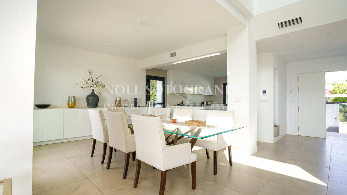 Villa with spectacular views for sale in Alcaidesa