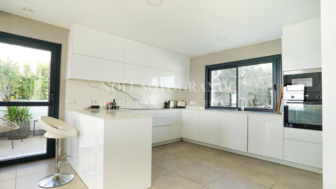 Villa with spectacular views for sale in Alcaidesa