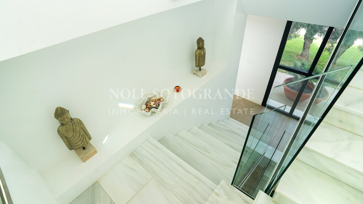 Villa with spectacular views for sale in Alcaidesa