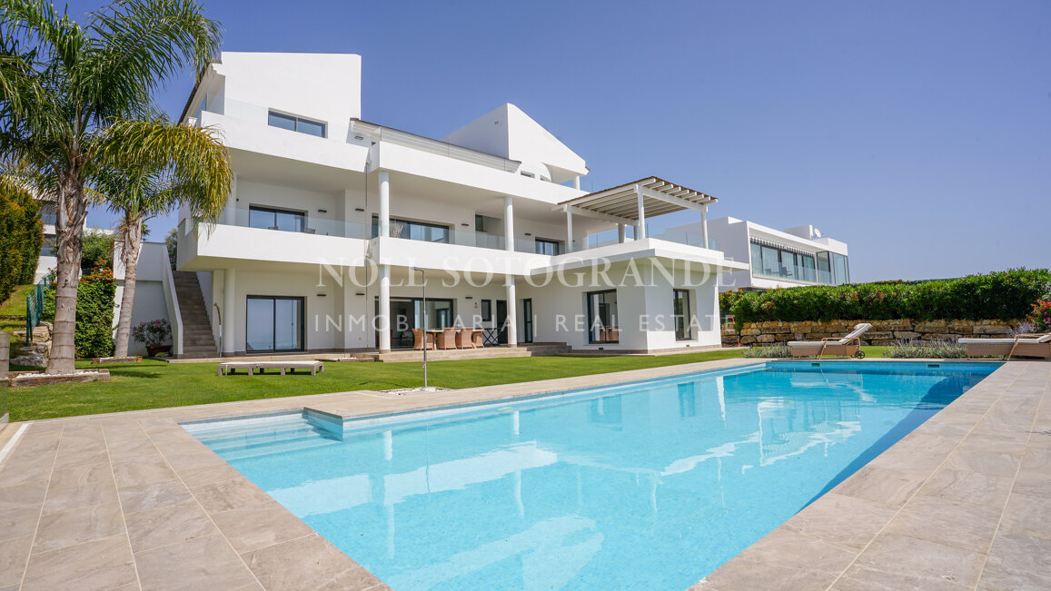 Villa with spectacular views for sale in Alcaidesa