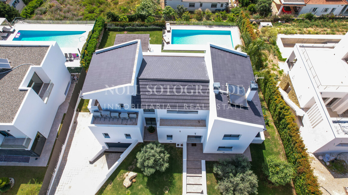 Villa with spectacular views for sale in Alcaidesa