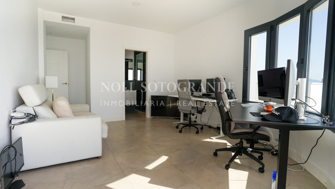 Villa with spectacular views for sale in Alcaidesa