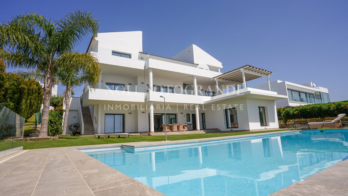Villa with spectacular views for sale in Alcaidesa