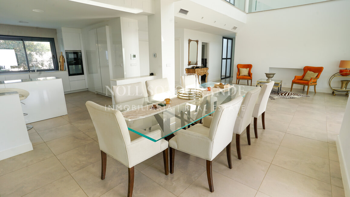 Villa with spectacular views for sale in Alcaidesa