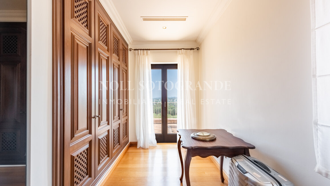 Luxuriöse 5-Schlafzimmer-Villa mit Kino in La Reserva de Sotogrande