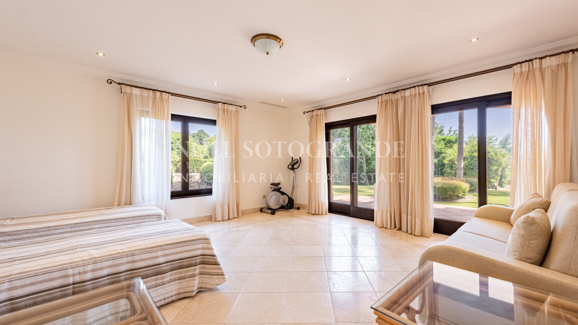 Luxuriöse 5-Schlafzimmer-Villa mit Kino in La Reserva de Sotogrande