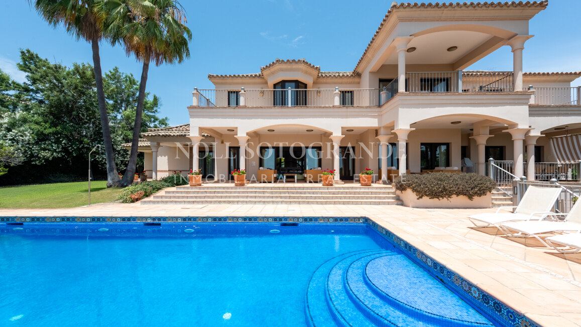 Luxuriöse 5-Schlafzimmer-Villa mit Kino in La Reserva de Sotogrande