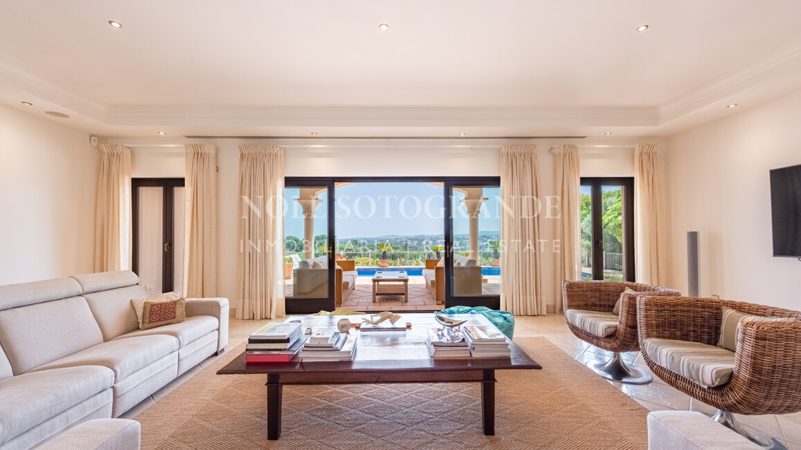 Luxuriöse 5-Schlafzimmer-Villa mit Kino in La Reserva de Sotogrande
