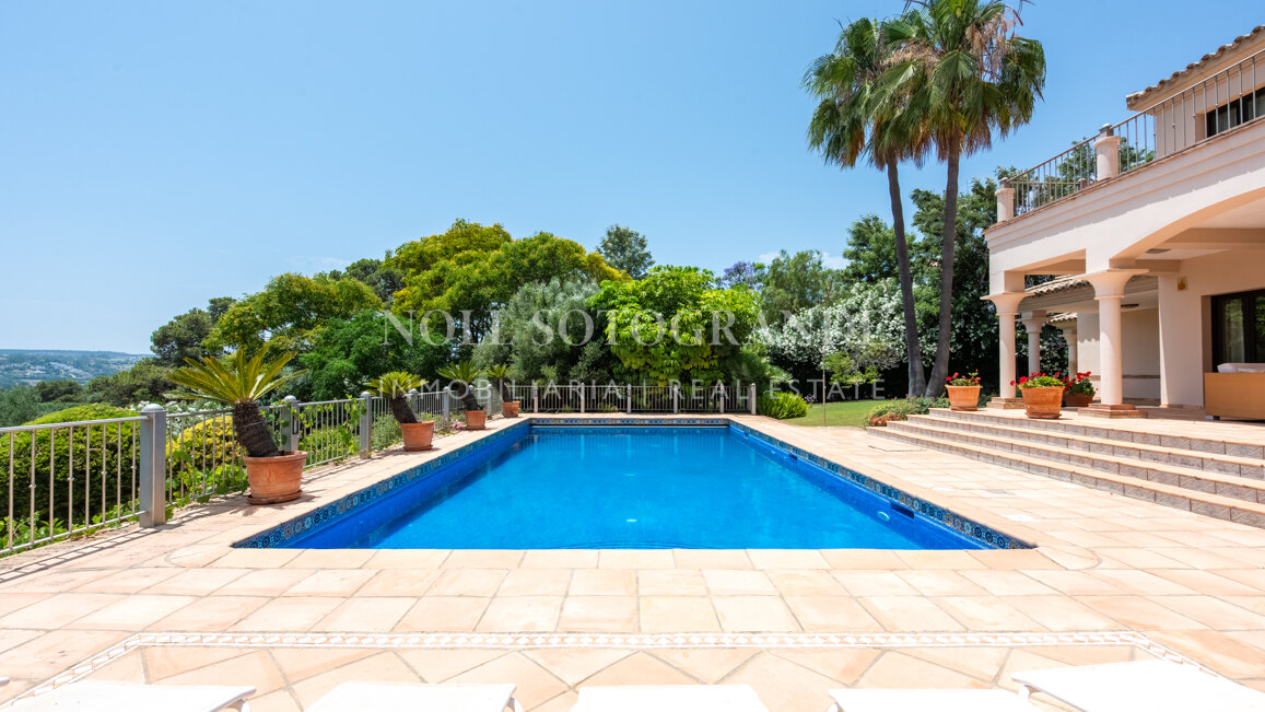 Luxuriöse 5-Schlafzimmer-Villa mit Kino in La Reserva de Sotogrande