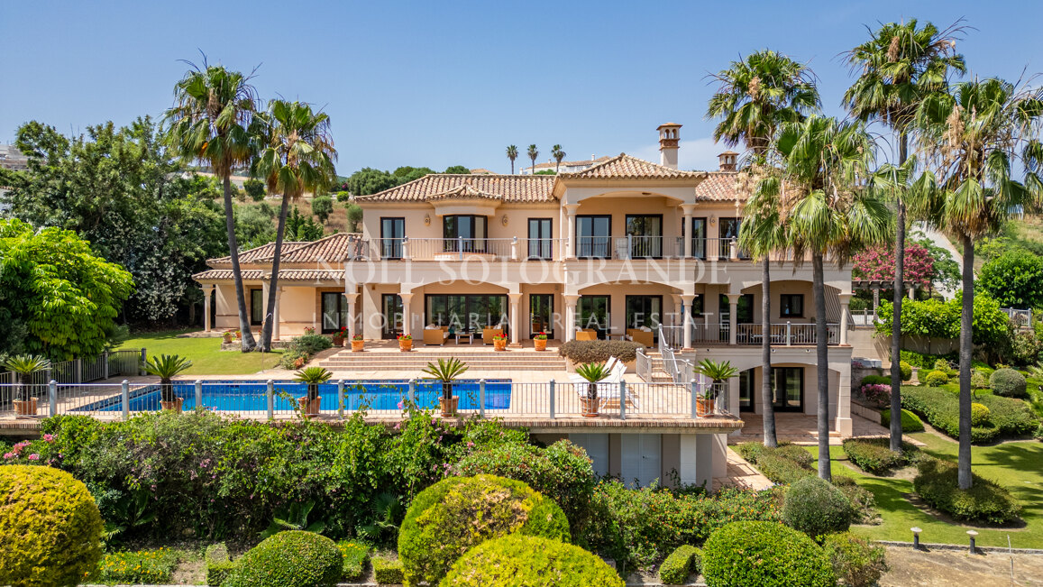 Luxuriöse 5-Schlafzimmer-Villa mit Kino in La Reserva de Sotogrande