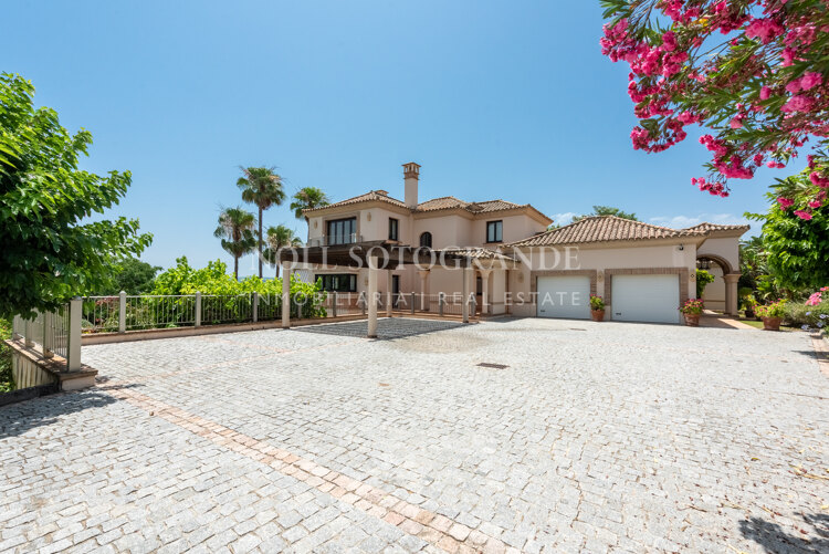 Luxuriöse 5-Schlafzimmer-Villa mit Kino in La Reserva de Sotogrande