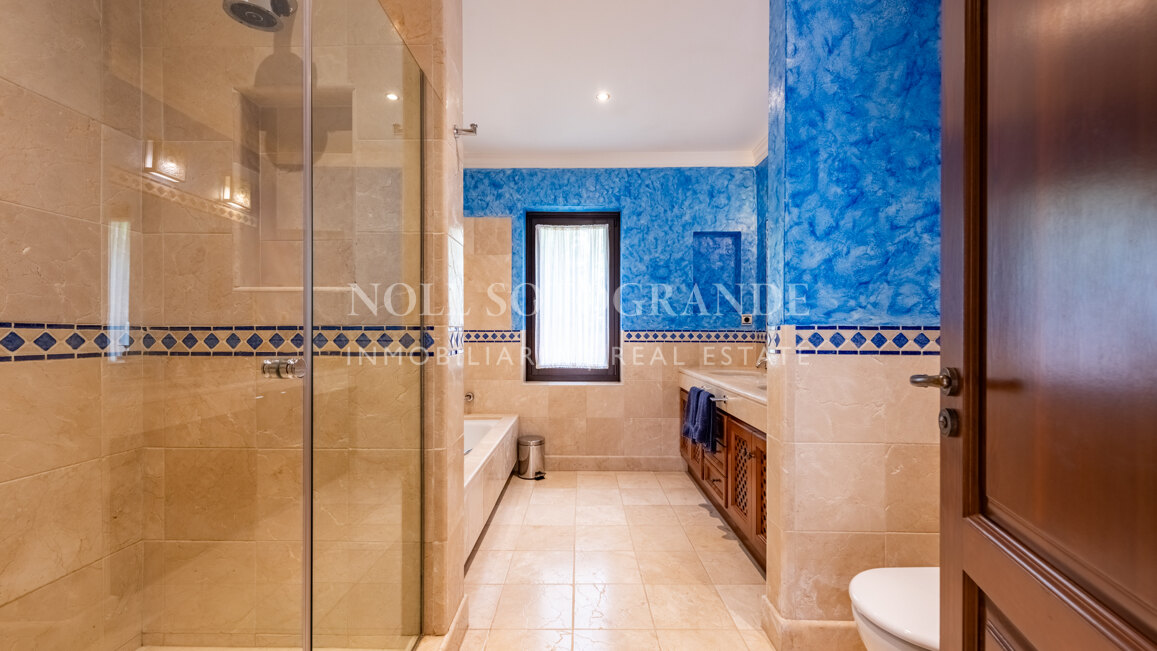 Luxuriöse 5-Schlafzimmer-Villa mit Kino in La Reserva de Sotogrande