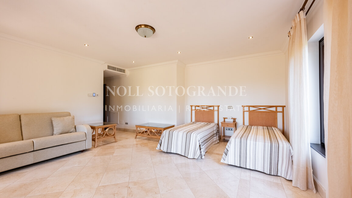 Luxuriöse 5-Schlafzimmer-Villa mit Kino in La Reserva de Sotogrande