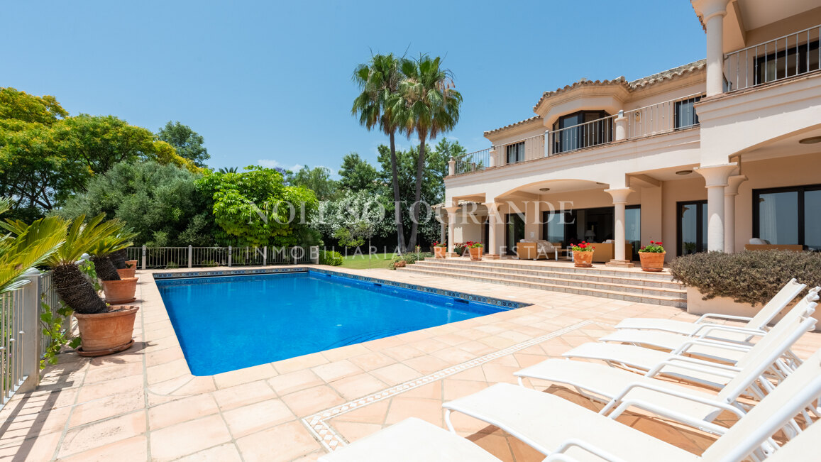 Luxuriöse 5-Schlafzimmer-Villa mit Kino in La Reserva de Sotogrande