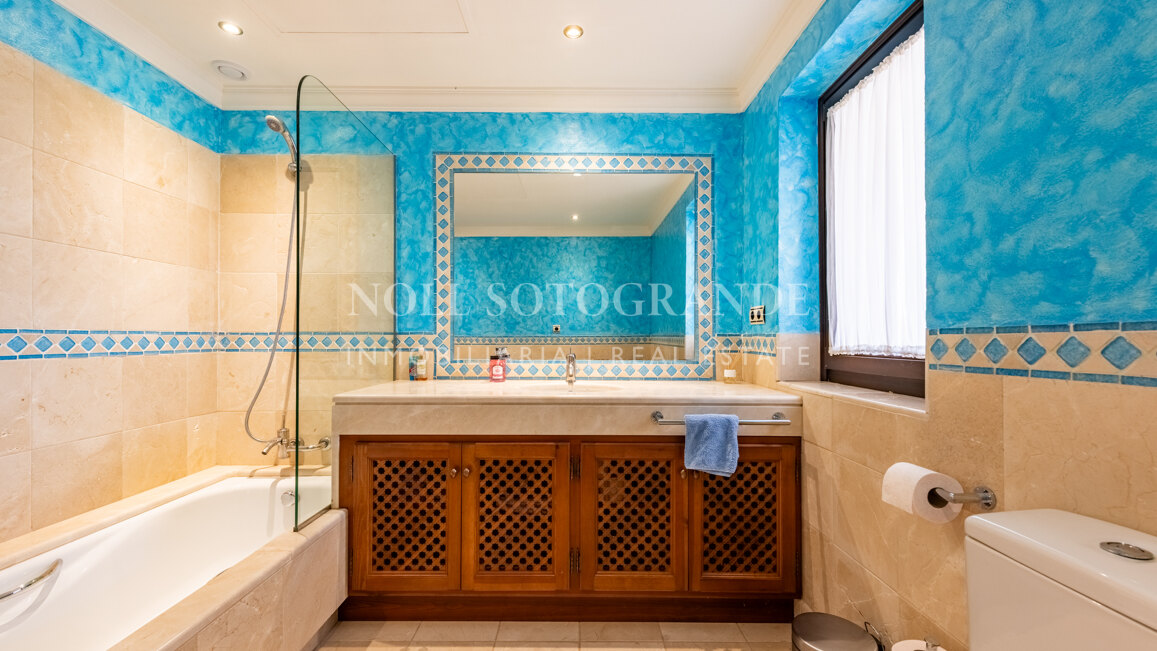 Luxuriöse 5-Schlafzimmer-Villa mit Kino in La Reserva de Sotogrande