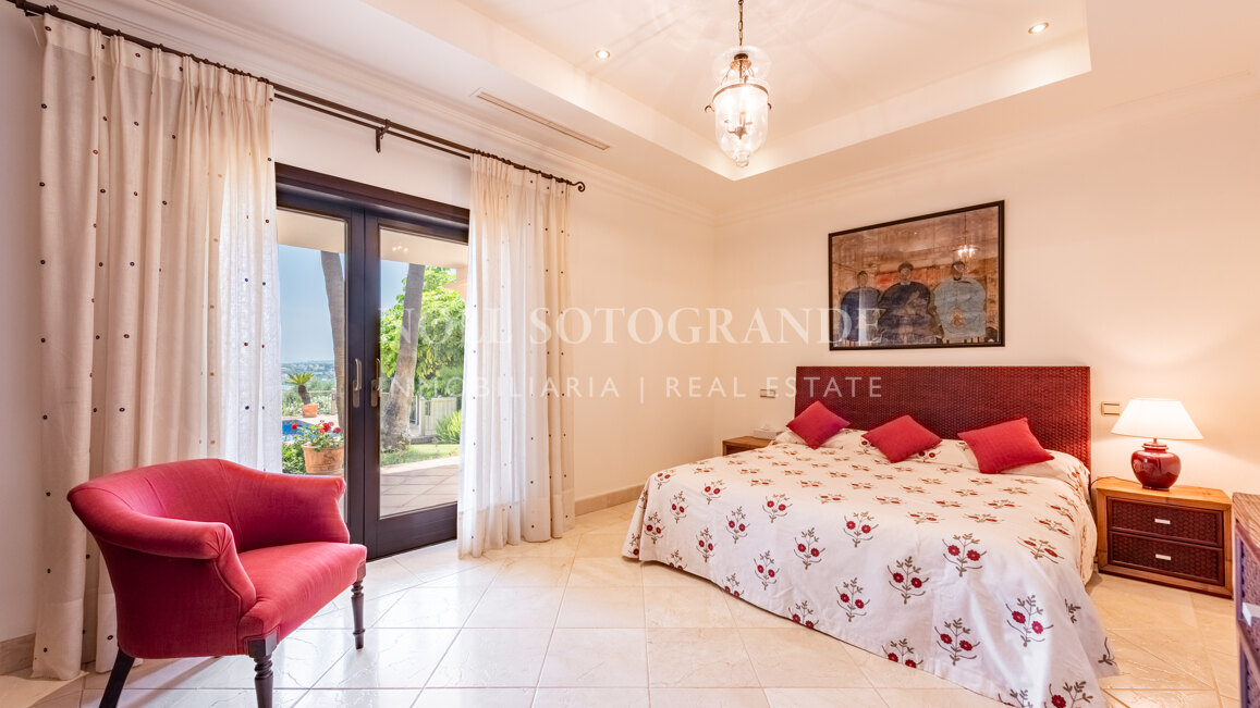 Luxuriöse 5-Schlafzimmer-Villa mit Kino in La Reserva de Sotogrande