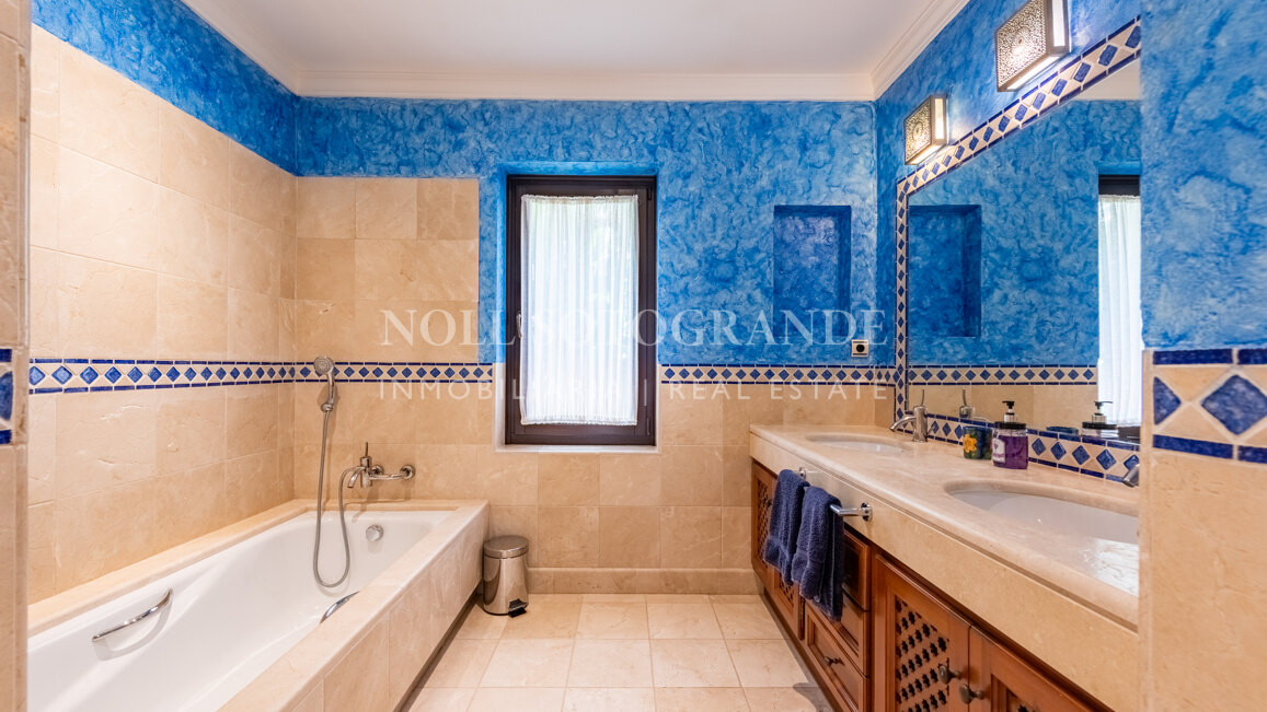 Luxuriöse 5-Schlafzimmer-Villa mit Kino in La Reserva de Sotogrande