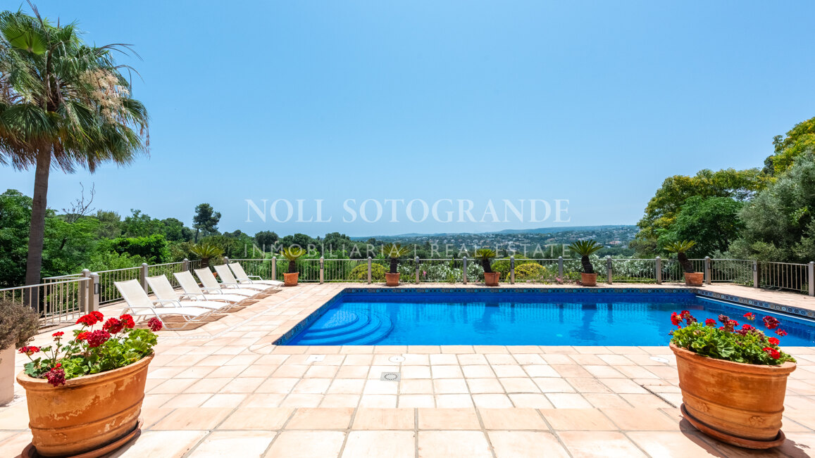 Luxuriöse 5-Schlafzimmer-Villa mit Kino in La Reserva de Sotogrande