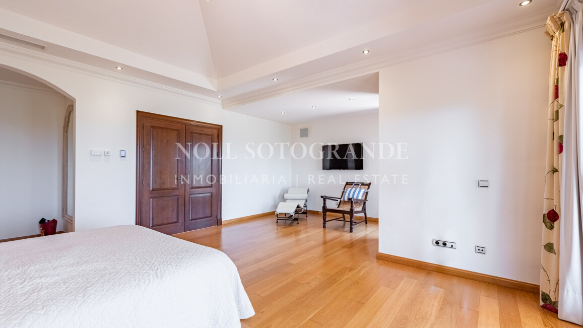 Luxuriöse 5-Schlafzimmer-Villa mit Kino in La Reserva de Sotogrande