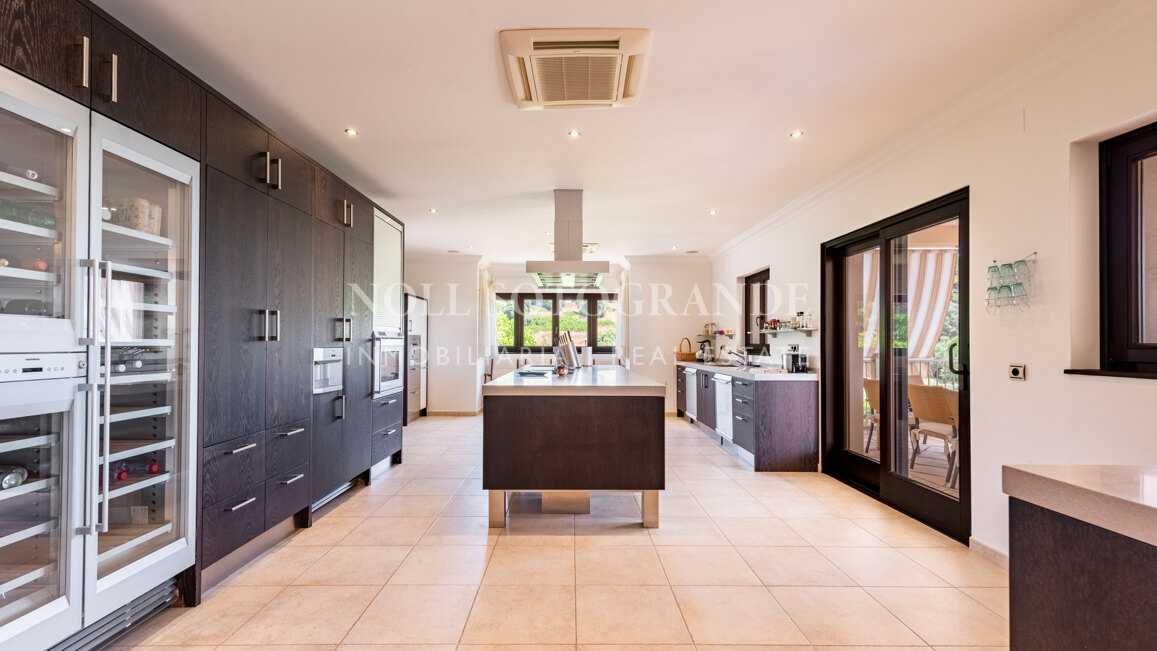 Luxuriöse 5-Schlafzimmer-Villa mit Kino in La Reserva de Sotogrande