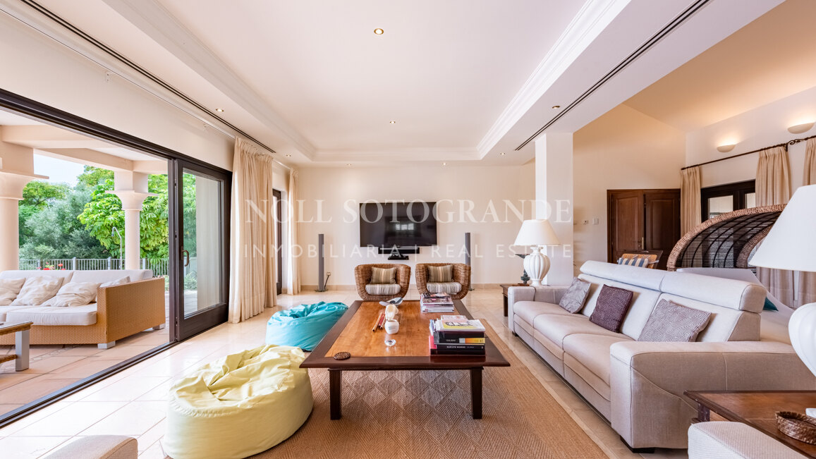 Luxuriöse 5-Schlafzimmer-Villa mit Kino in La Reserva de Sotogrande