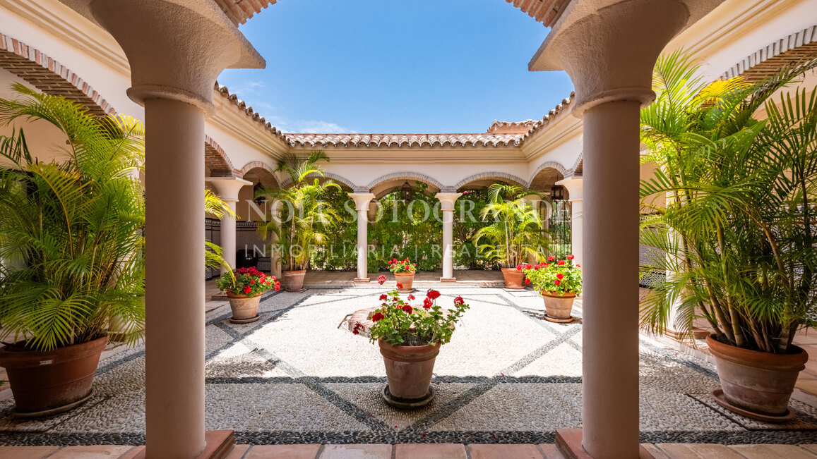 Luxuriöse 5-Schlafzimmer-Villa mit Kino in La Reserva de Sotogrande